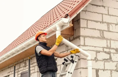 Pose et remplacement de gouttières à Bélâbre